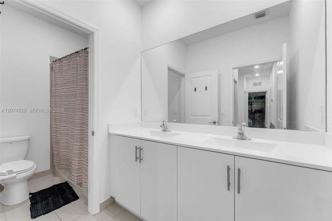For Sale: $775,000 (5 beds, 3 baths, 2418 Square Feet)