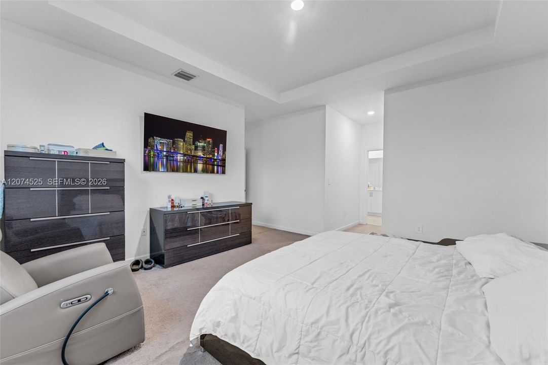 For Sale: $775,000 (5 beds, 3 baths, 2418 Square Feet)