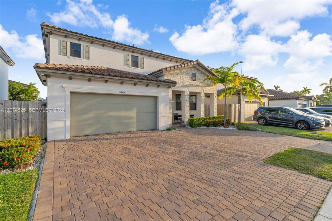 For Sale: $775,000 (5 beds, 3 baths, 2418 Square Feet)