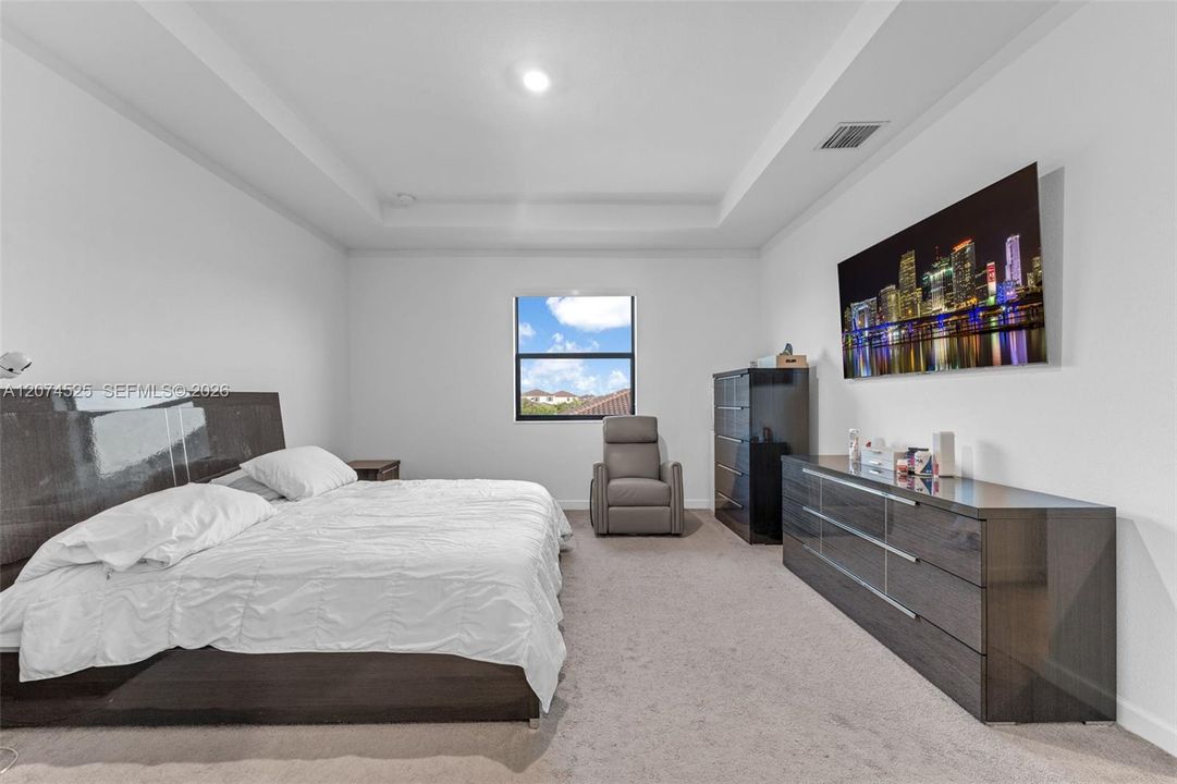 For Sale: $775,000 (5 beds, 3 baths, 2418 Square Feet)