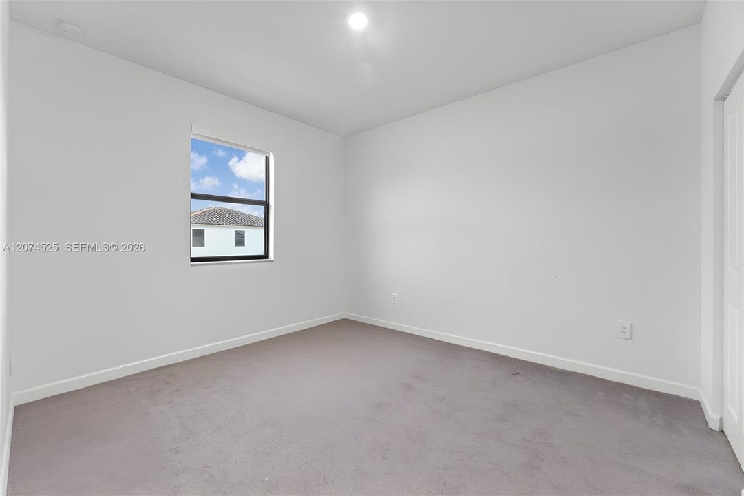 For Sale: $775,000 (5 beds, 3 baths, 2418 Square Feet)