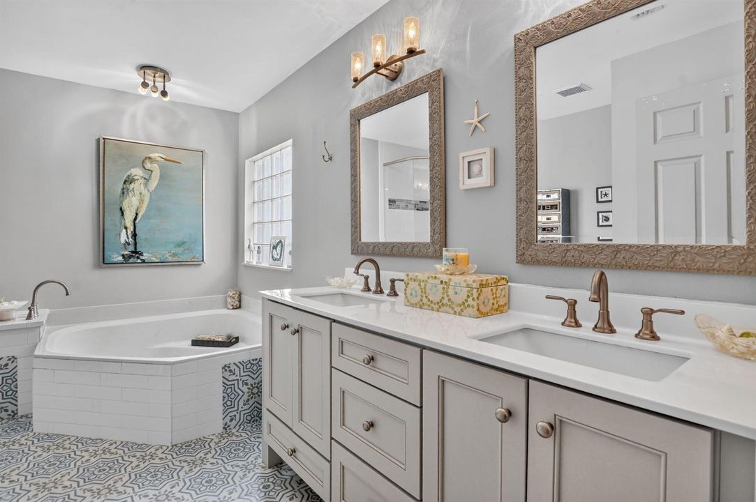 28-11241 Coral Reef Primary Bthrm