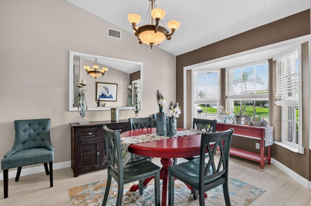 10-w11241 Coral Reef Dining Room