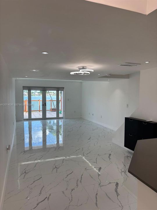 For Rent: $2,850 (3 beds, 2 baths, 1140 Square Feet)