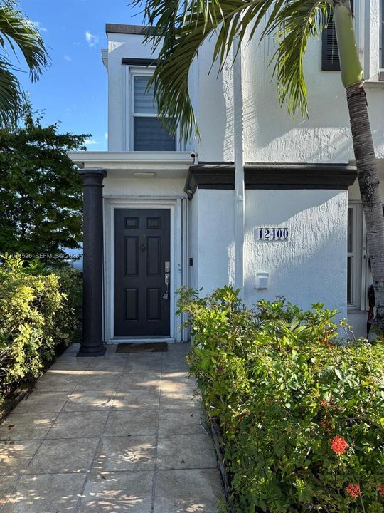 For Rent: $2,850 (3 beds, 2 baths, 1140 Square Feet)