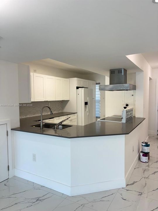 For Rent: $2,850 (3 beds, 2 baths, 1140 Square Feet)