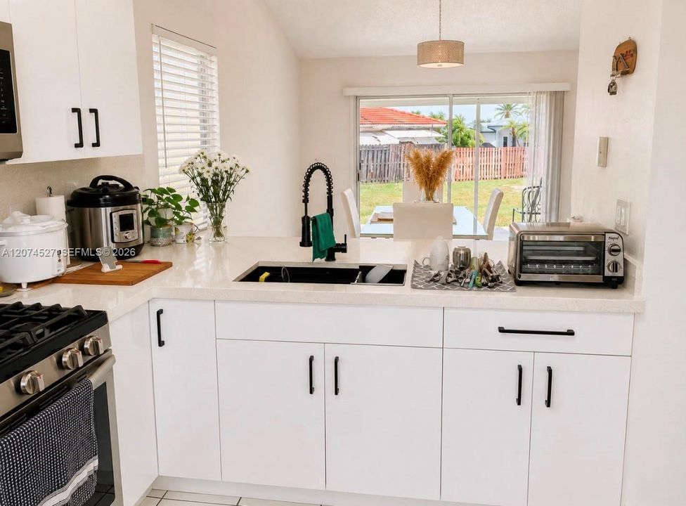 For Sale: $525,000 (3 beds, 2 baths, 1288 Square Feet)
