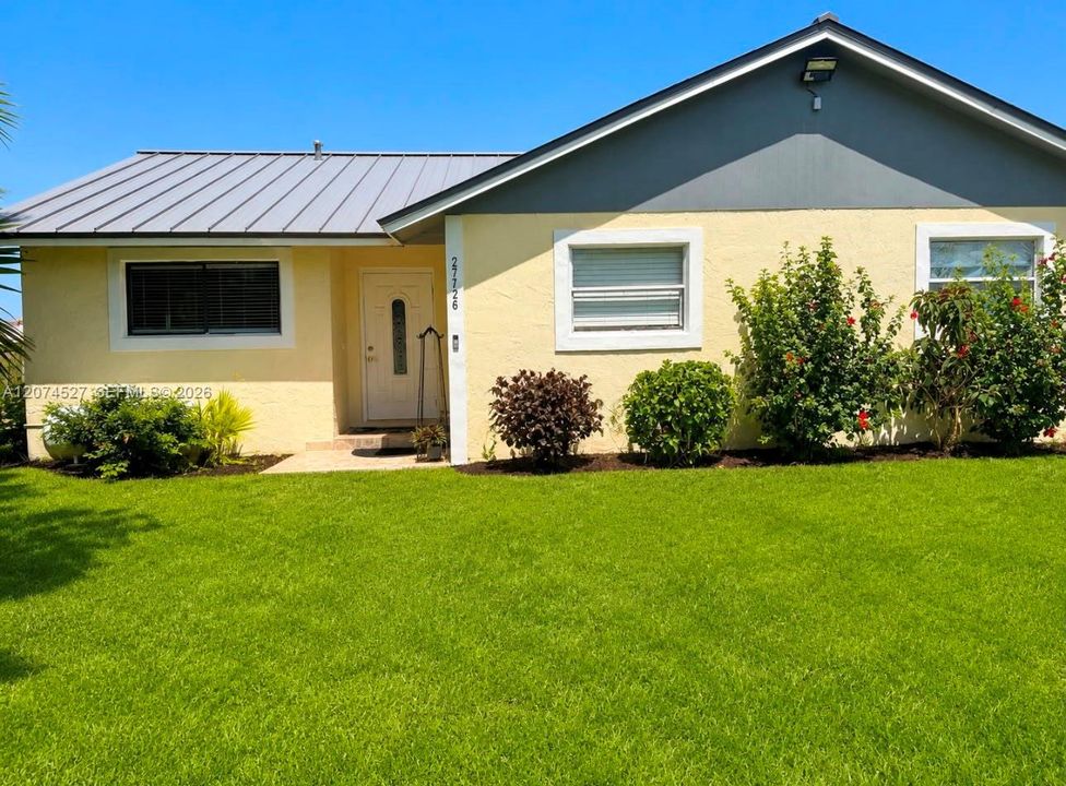 For Sale: $525,000 (3 beds, 2 baths, 1288 Square Feet)