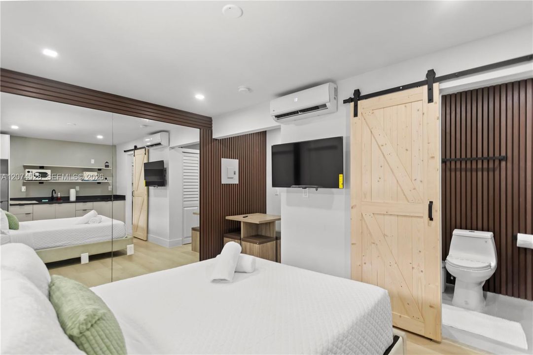 For Rent: $1,400 (1 beds, 1 baths, 400 Square Feet)