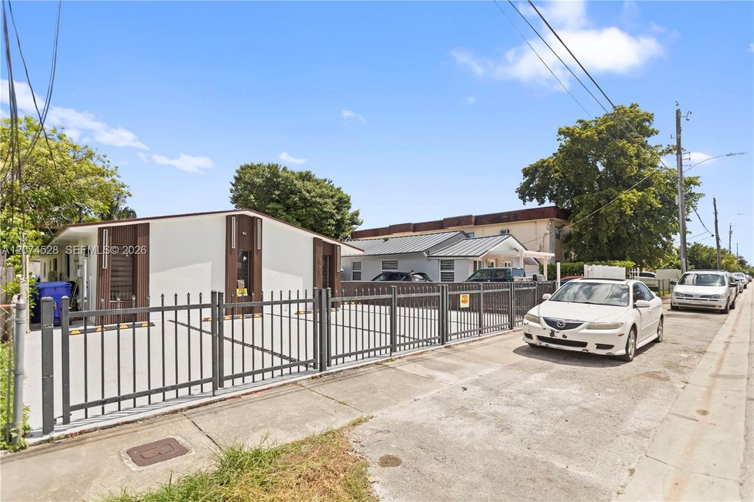 For Rent: $1,400 (1 beds, 1 baths, 400 Square Feet)