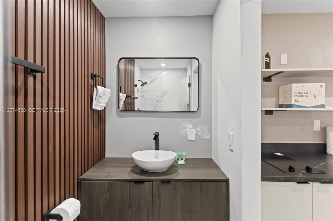 For Rent: $1,400 (1 beds, 1 baths, 400 Square Feet)