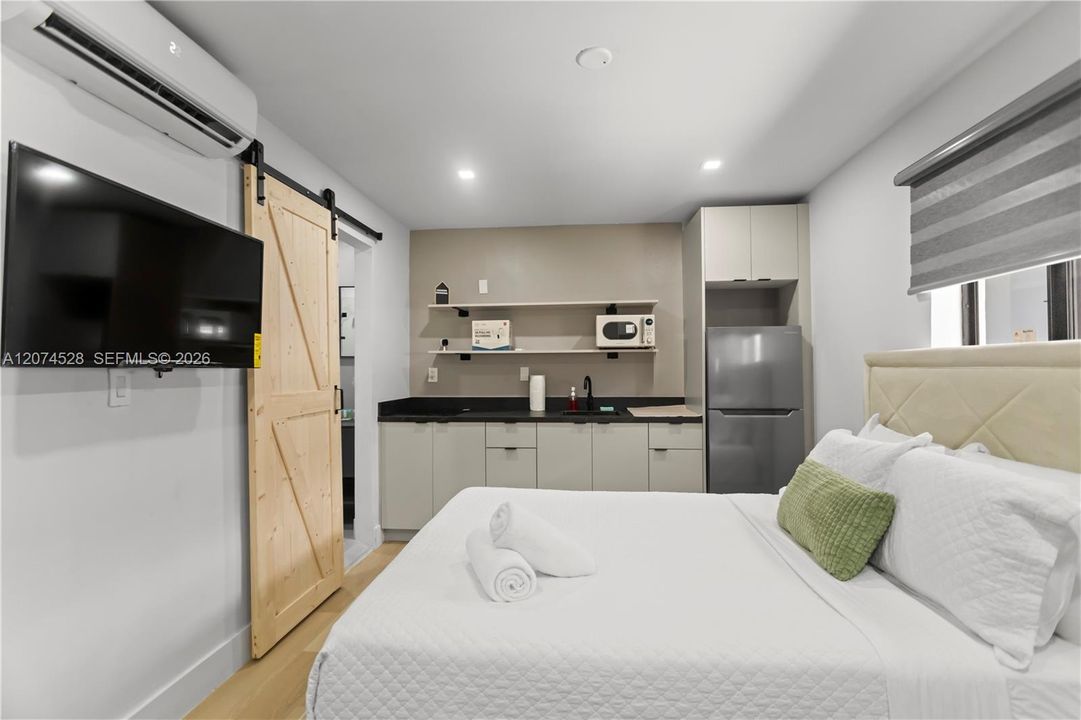 For Rent: $1,400 (1 beds, 1 baths, 400 Square Feet)