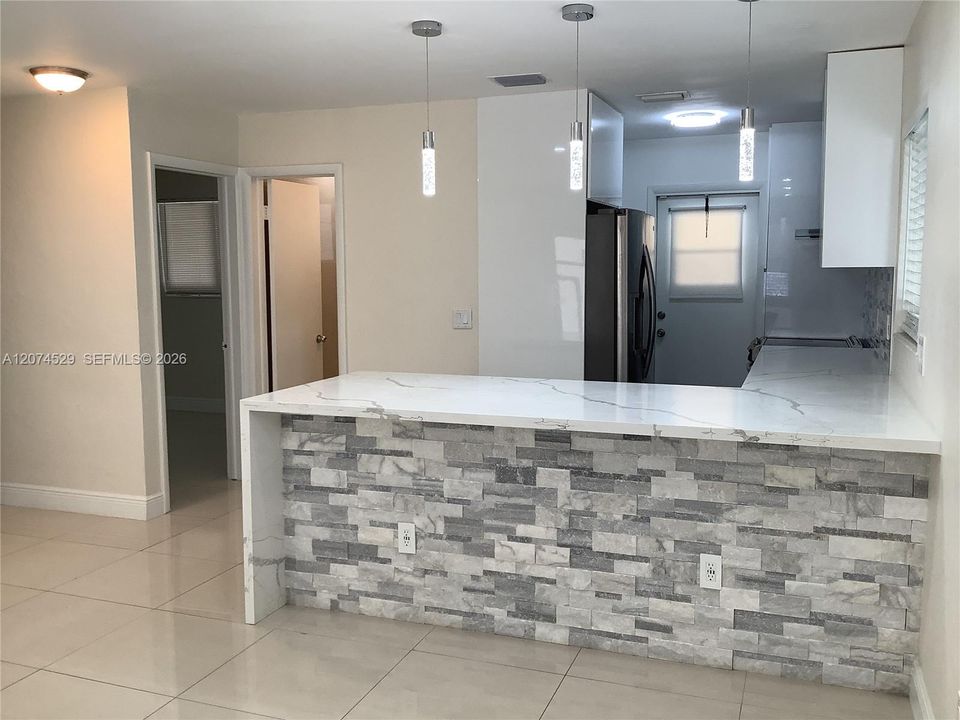 Quarz Counter tops and modern cabinets