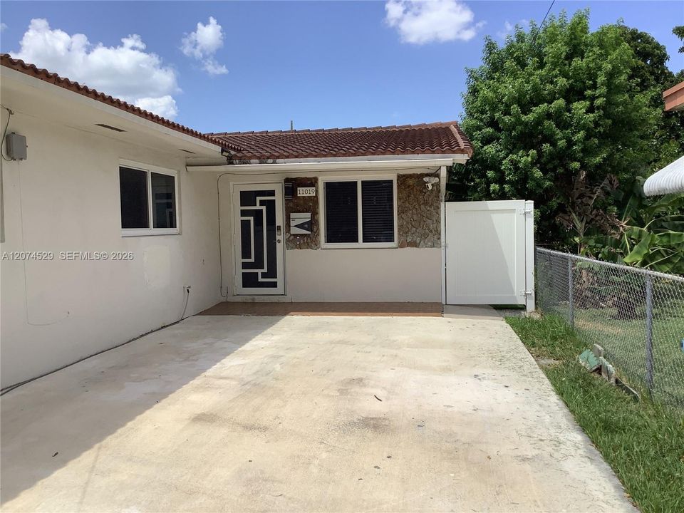 For Rent: $3,250 (3 beds, 2 baths, 1350 Square Feet)