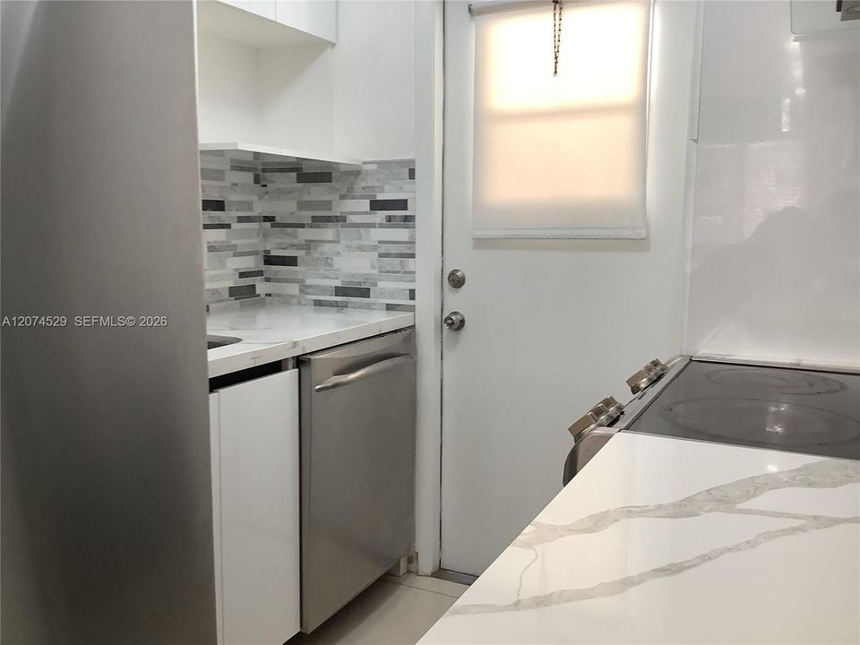 For Rent: $3,250 (3 beds, 2 baths, 1350 Square Feet)