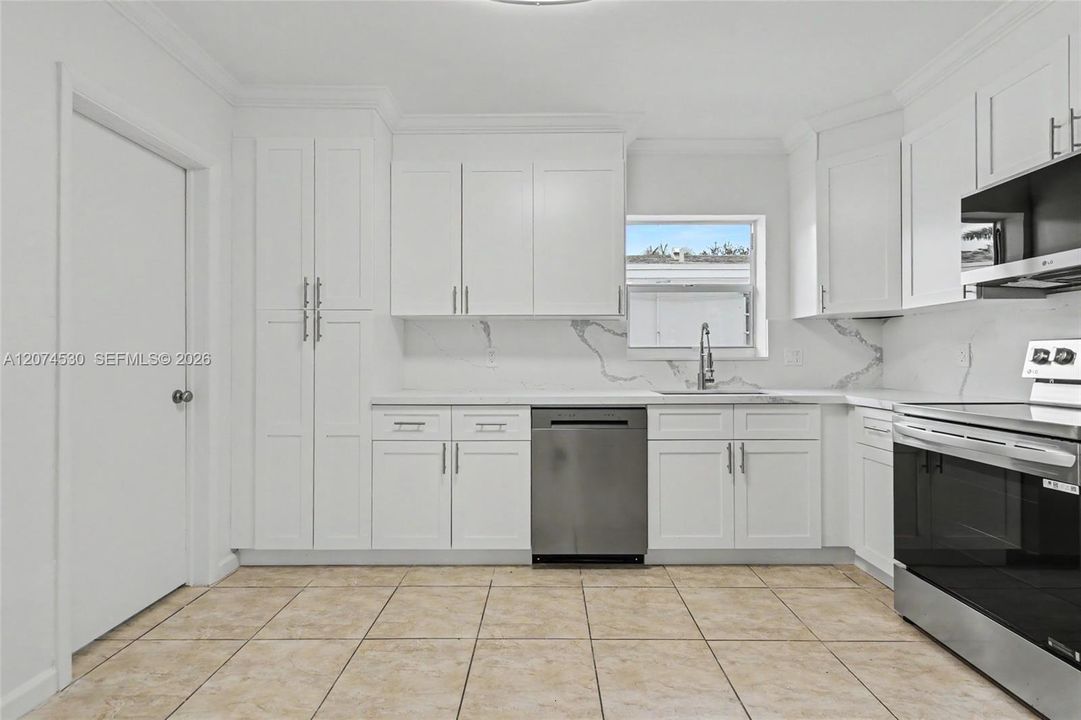 For Sale: $650,000 (4 beds, 3 baths, 2352 Square Feet)