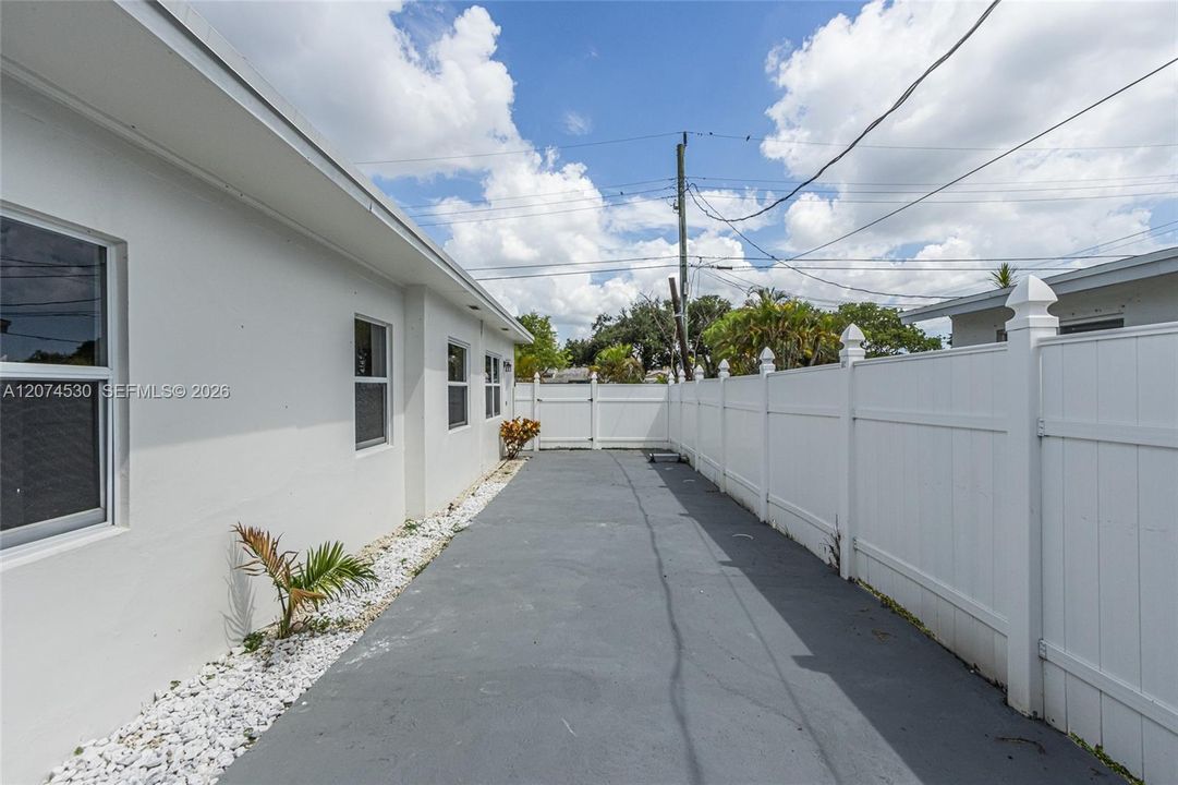 For Sale: $650,000 (4 beds, 3 baths, 2352 Square Feet)