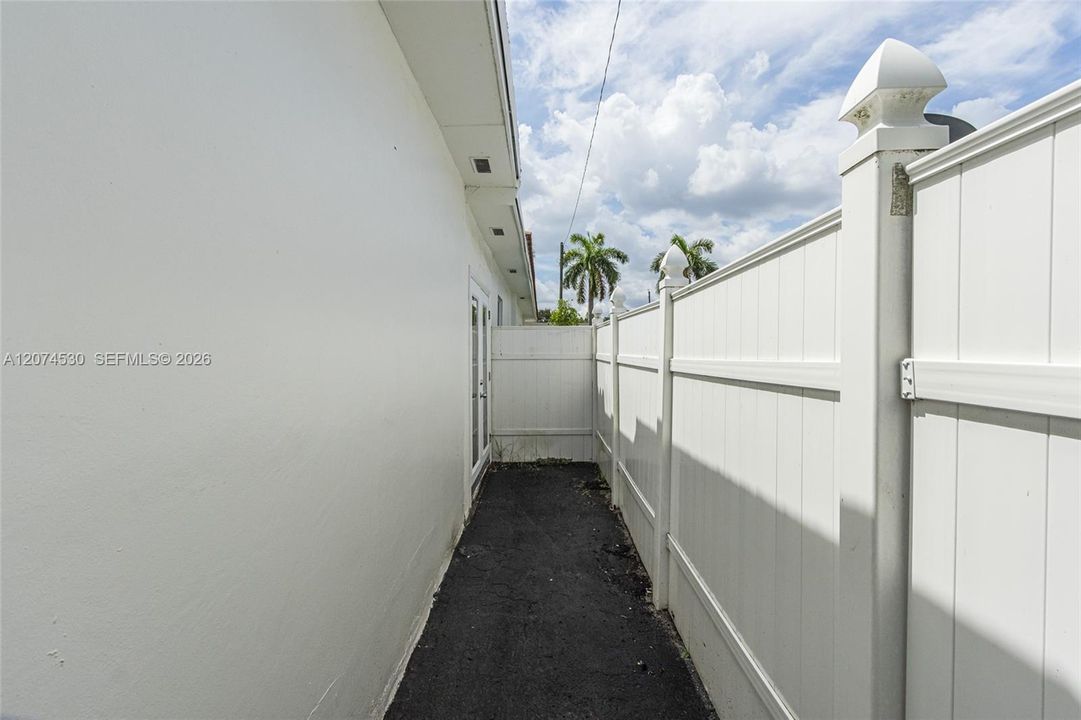 For Sale: $650,000 (4 beds, 3 baths, 2352 Square Feet)