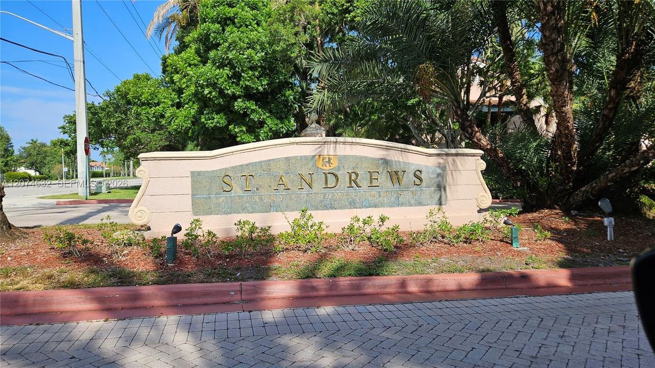 For Sale: $290,000 (2 beds, 2 baths, 983 Square Feet)