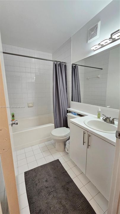 For Sale: $290,000 (2 beds, 2 baths, 983 Square Feet)