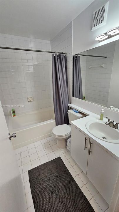 For Sale: $290,000 (2 beds, 2 baths, 983 Square Feet)