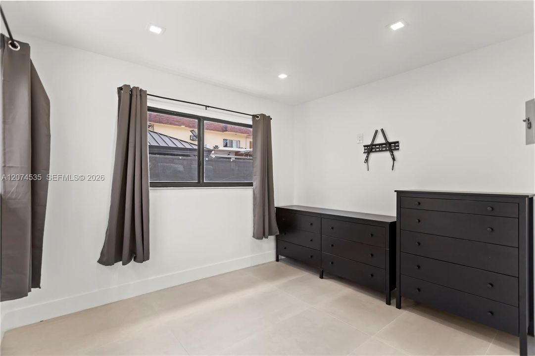 For Rent: $1,750 (1 beds, 1 baths, 460 Square Feet)