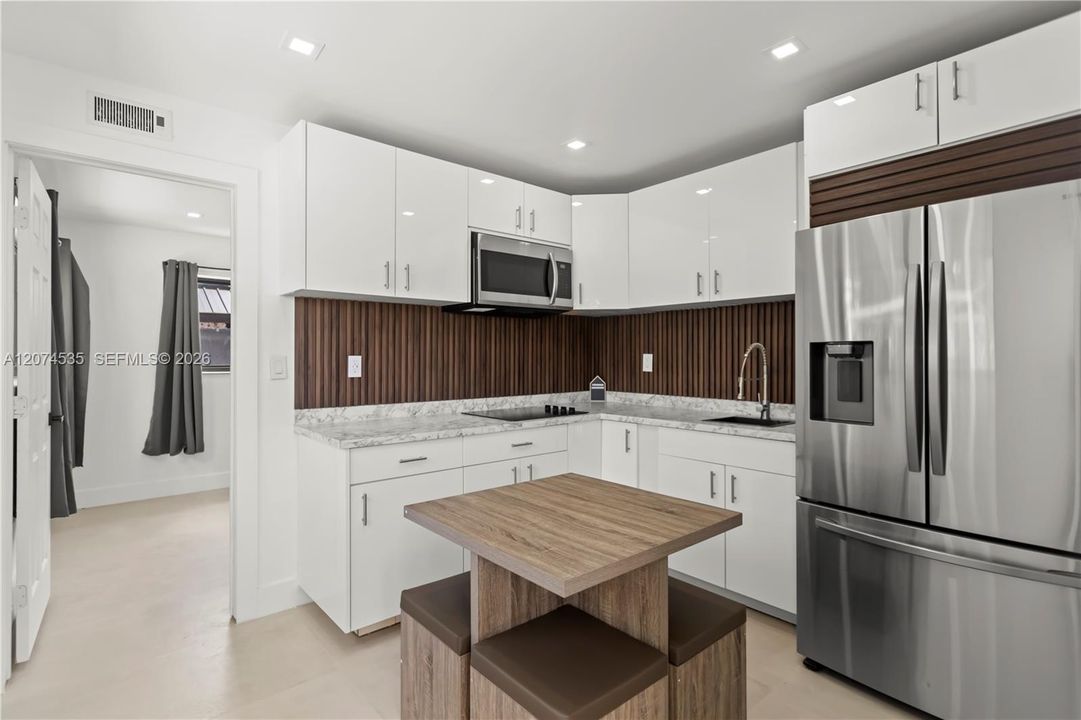 For Rent: $1,750 (1 beds, 1 baths, 460 Square Feet)
