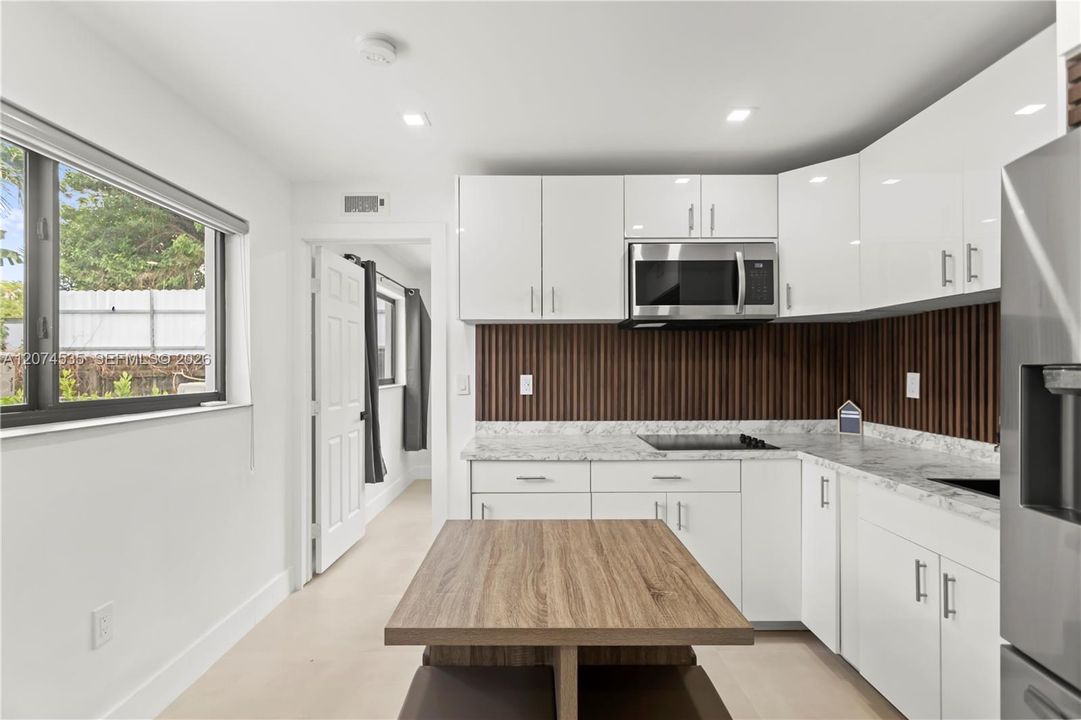 For Rent: $1,750 (1 beds, 1 baths, 460 Square Feet)