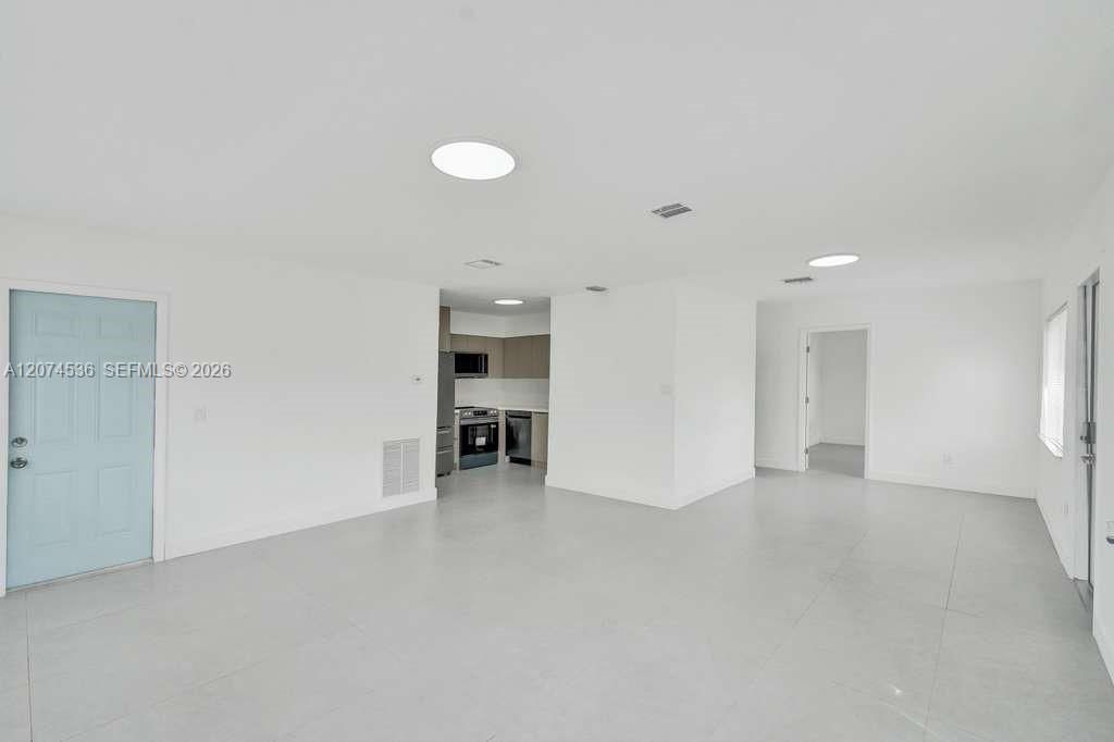 For Sale: $419,900 (2 beds, 2 baths, 882 Square Feet)