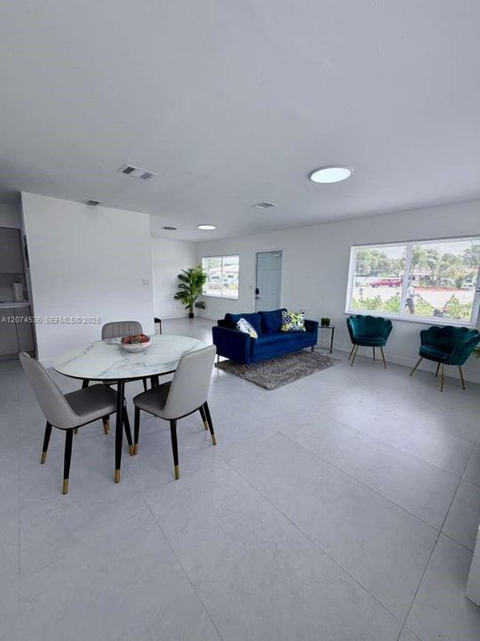 For Sale: $419,900 (2 beds, 2 baths, 882 Square Feet)