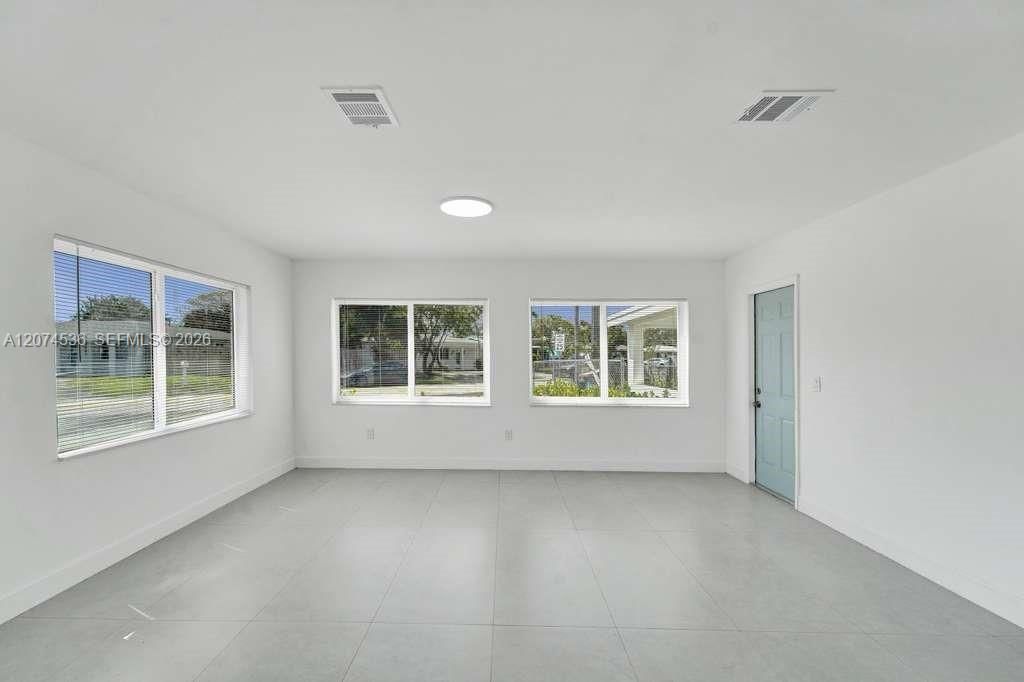 For Sale: $419,900 (2 beds, 2 baths, 882 Square Feet)