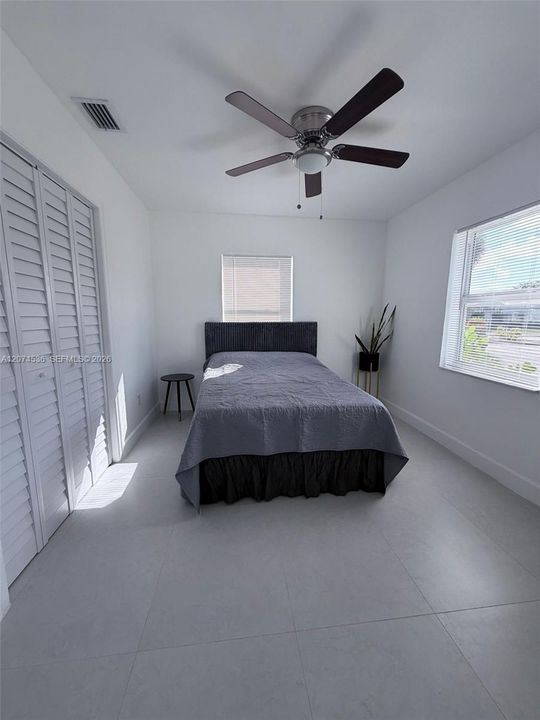 For Sale: $419,900 (2 beds, 2 baths, 882 Square Feet)
