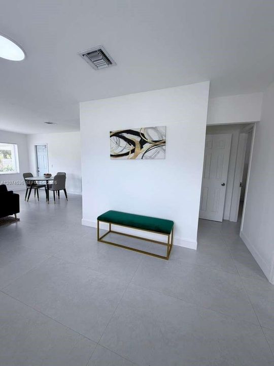 For Sale: $419,900 (2 beds, 2 baths, 882 Square Feet)