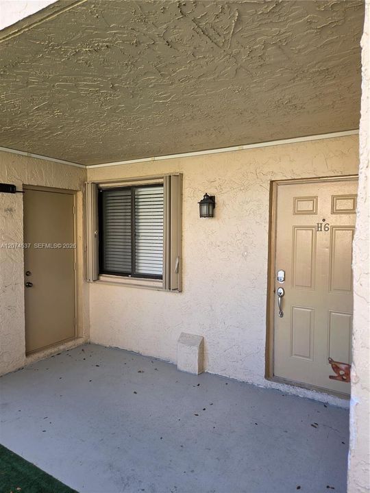 For Rent: $2,200 (2 beds, 2 baths, 1010 Square Feet)