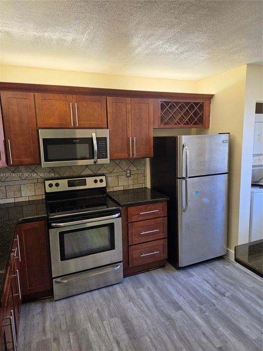 For Rent: $2,200 (2 beds, 2 baths, 1010 Square Feet)