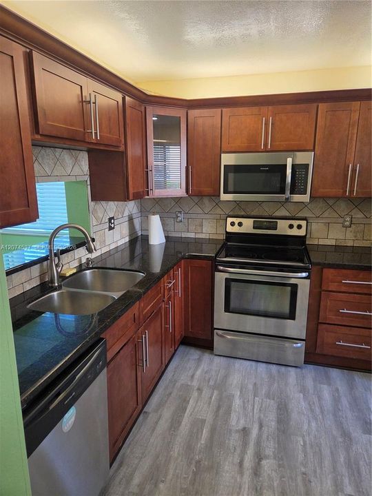 For Rent: $2,200 (2 beds, 2 baths, 1010 Square Feet)