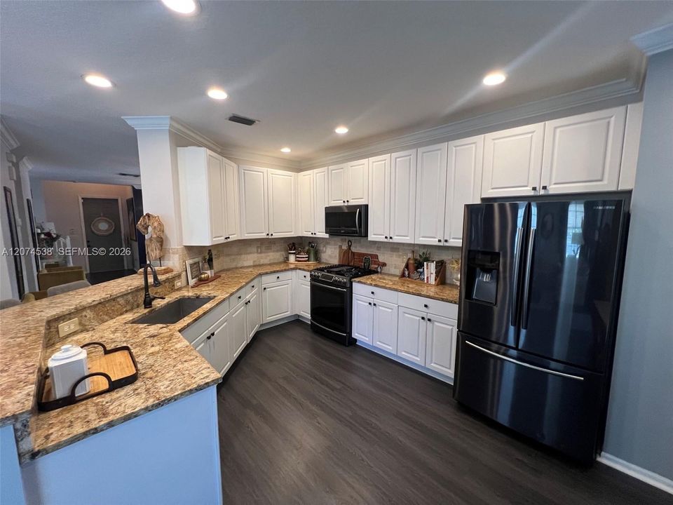 For Sale: $825,000 (3 beds, 2 baths, 1877 Square Feet)