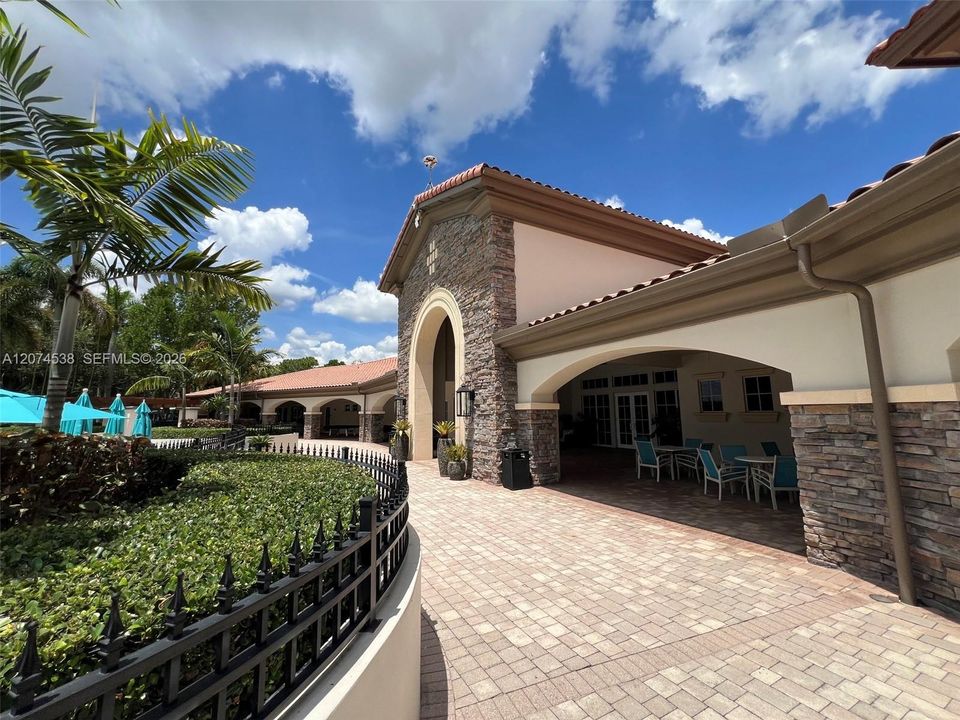 CLUB HOUSE