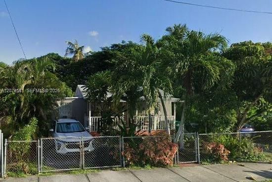 На продажу: $395,000 (2 спален, 1 ванн, 752 Квадратных фут)
