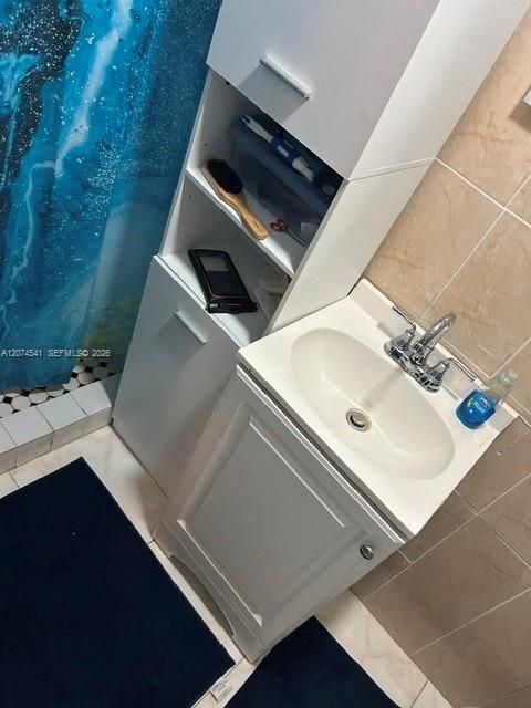 На продажу: $395,000 (2 спален, 1 ванн, 752 Квадратных фут)