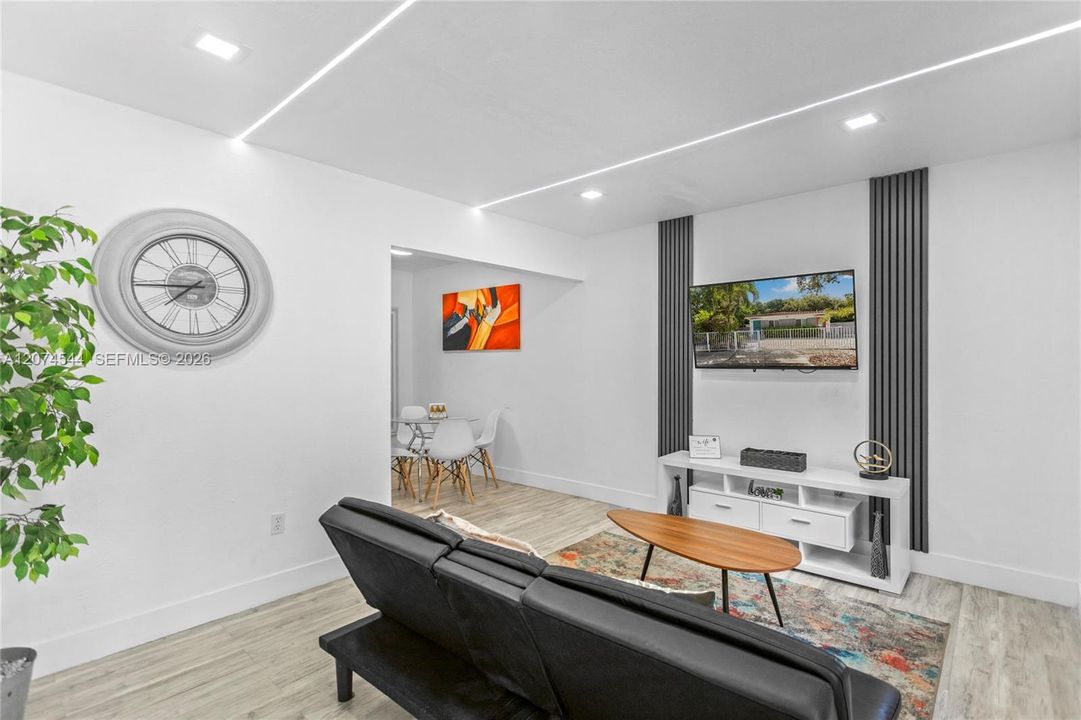 For Rent: $2,100 (1 beds, 1 baths, 600 Square Feet)