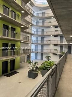 For Rent: $2,700 (1 beds, 1 baths, 835 Square Feet)