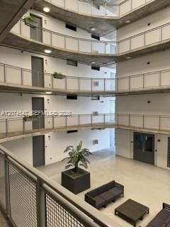 For Rent: $2,700 (1 beds, 1 baths, 835 Square Feet)