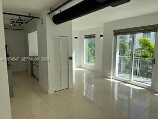 For Rent: $2,700 (1 beds, 1 baths, 835 Square Feet)