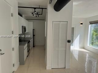 For Rent: $2,700 (1 beds, 1 baths, 835 Square Feet)
