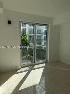 For Rent: $2,700 (1 beds, 1 baths, 835 Square Feet)