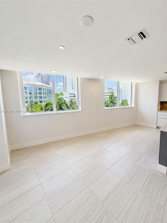 For Rent: $9,774 (3 beds, 3 baths, 1909 Square Feet)