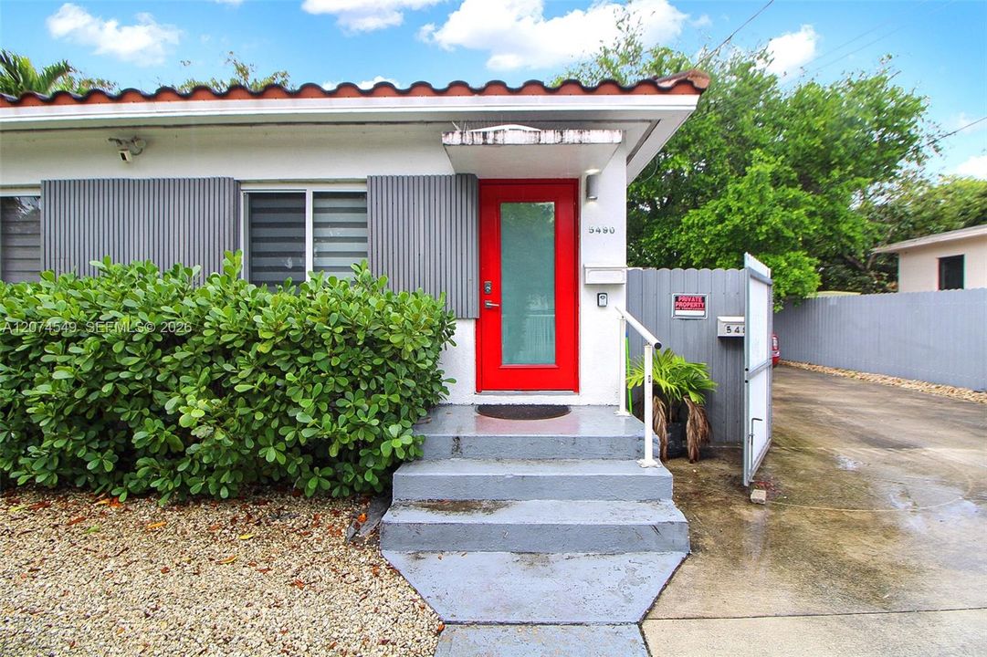 For Rent: $2,350 (2 beds, 1 baths, 600 Square Feet)