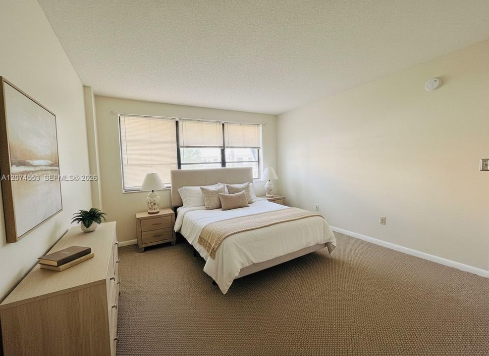 For Sale: $265,500 (2 beds, 2 baths, 1586 Square Feet)