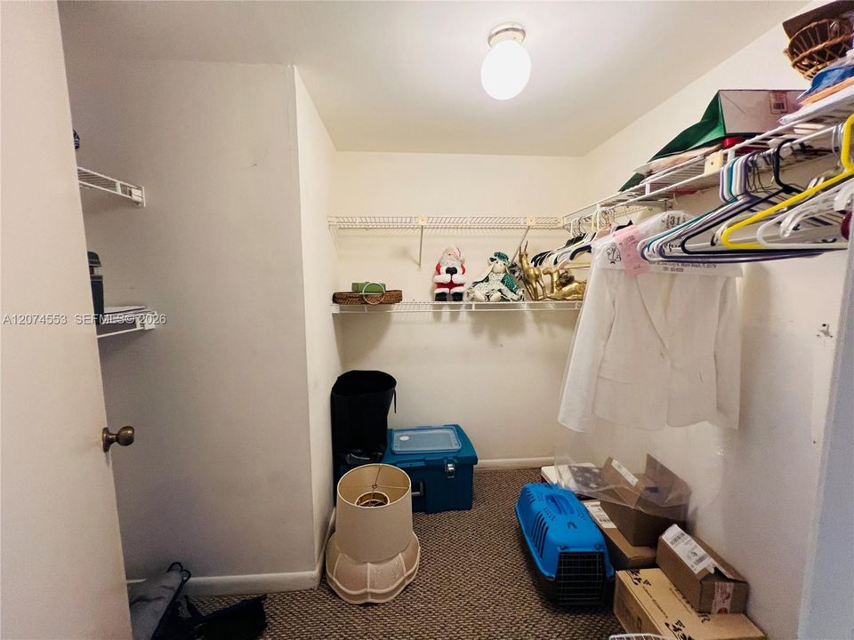 Walking Closet